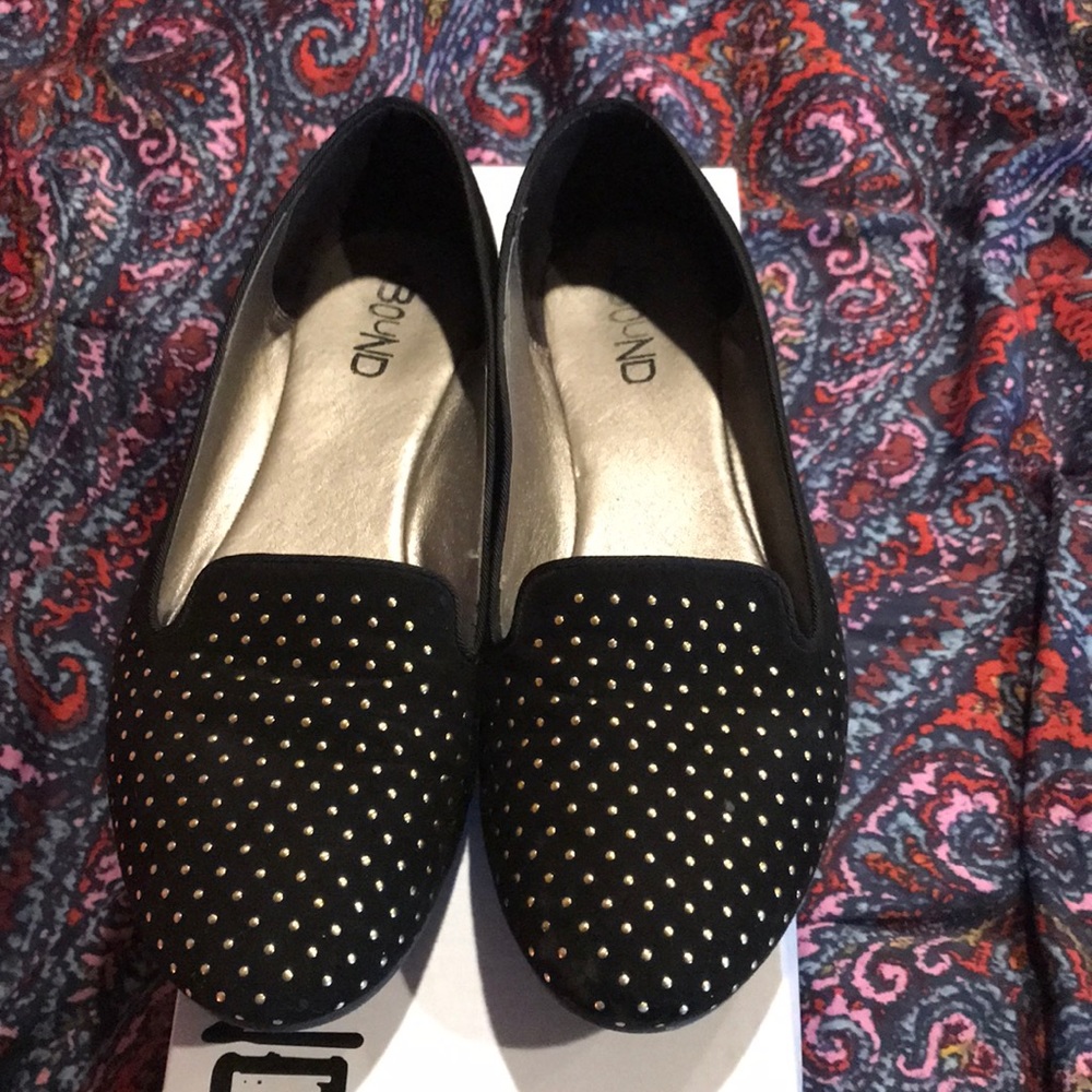 **worn a couple of times** Black and gold flats